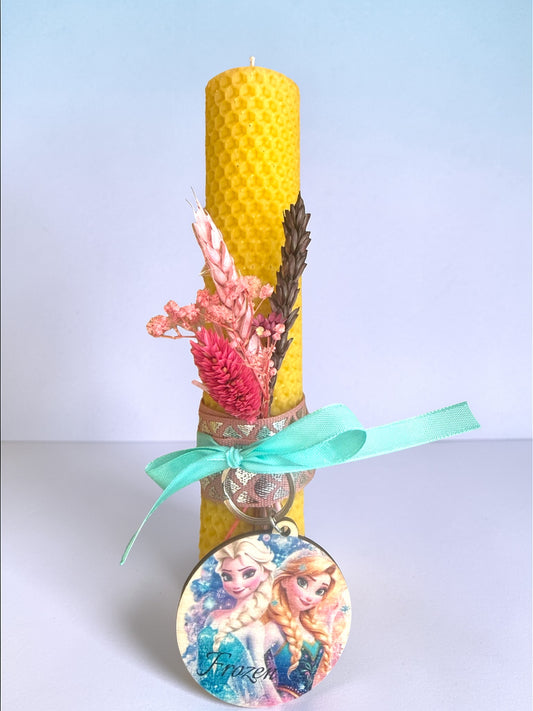 Χειροποίητη λαμπάδα από μελισσοκέρι με αποξηραμένα άνθη και ξύλινο μπρελόκ Frozen.