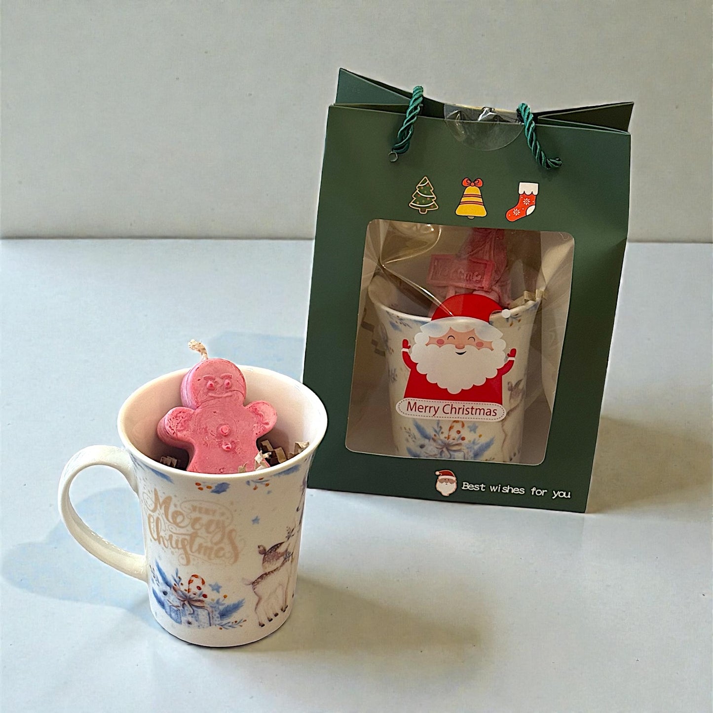 Χριστουγεννιάτικη κούπα με χριστουγεννιάτικο χειροποίητο κερί από vegan σόγια.