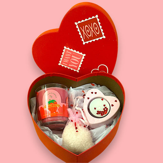 Romantic Heart Bath Kit – Strawberry Musical Candle, Bath Salts &amp; Heart Candle Holder