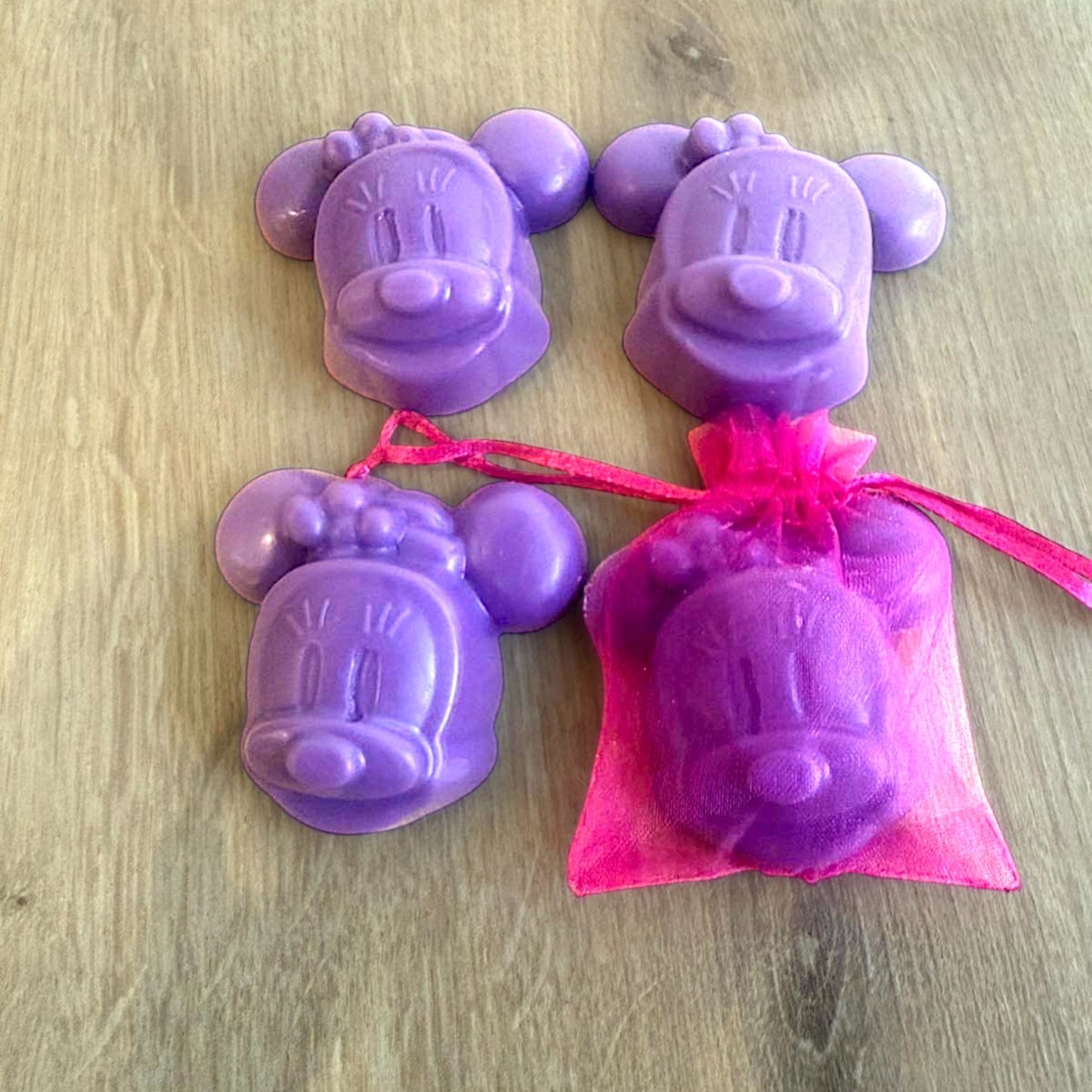 Handmade soaps with Minnie! Gifts for a children's party.