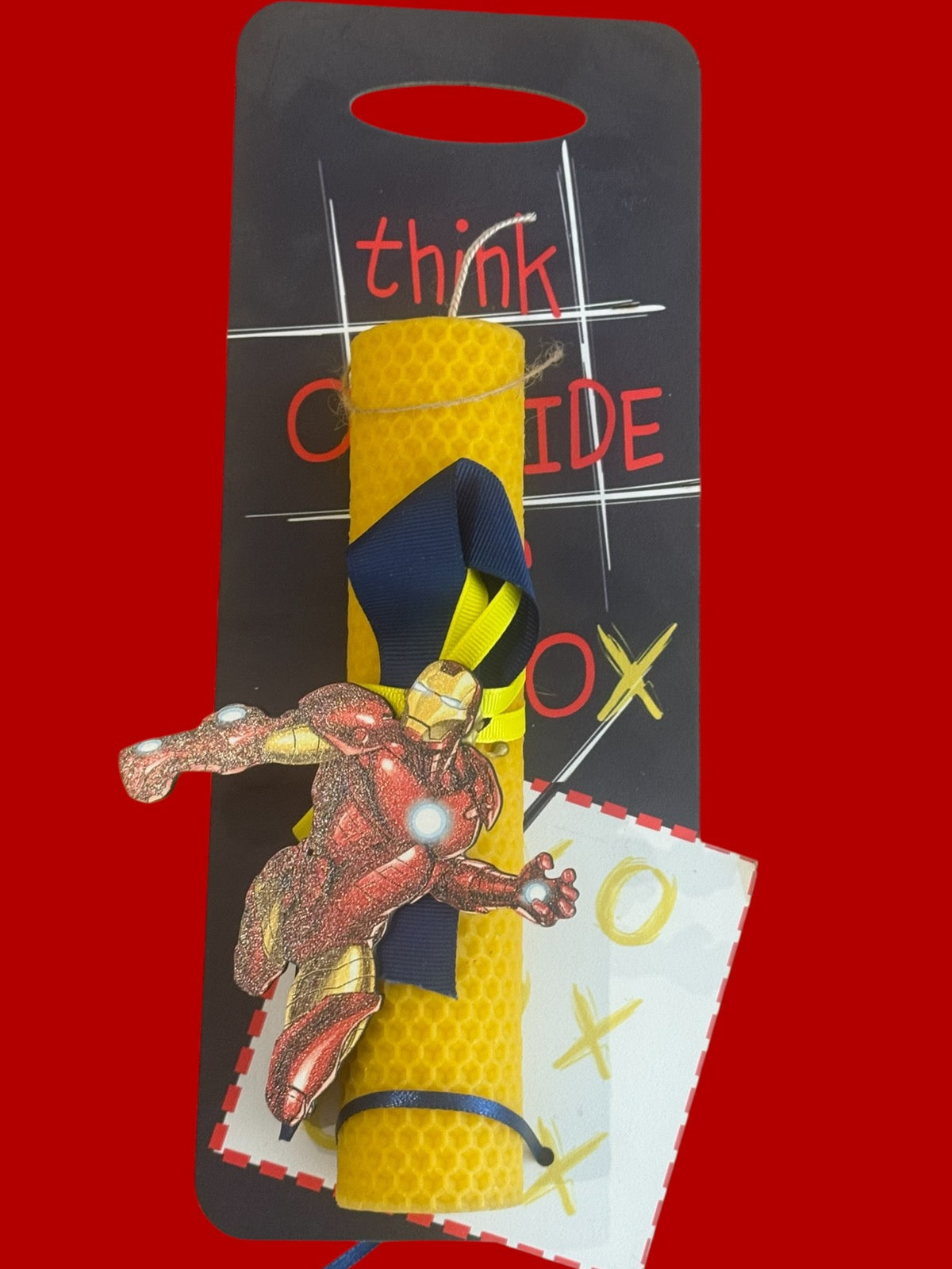 Χειροποίητες λαμπάδες απο μελισσοκέρι με Iron Man μαγνητάκι και διακοσμητικό ξυλινο πινακάκι