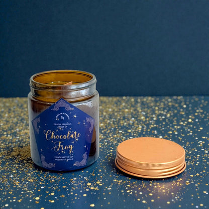 Chocolate frog candle- Χειροποίητο κερί από σόγια και καρύδα με το μαγικό άρωμα σοκολατένιου βατράχου